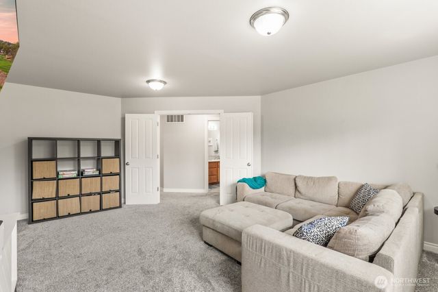 1004 23rd Street SW, Puyallup, WA 98371