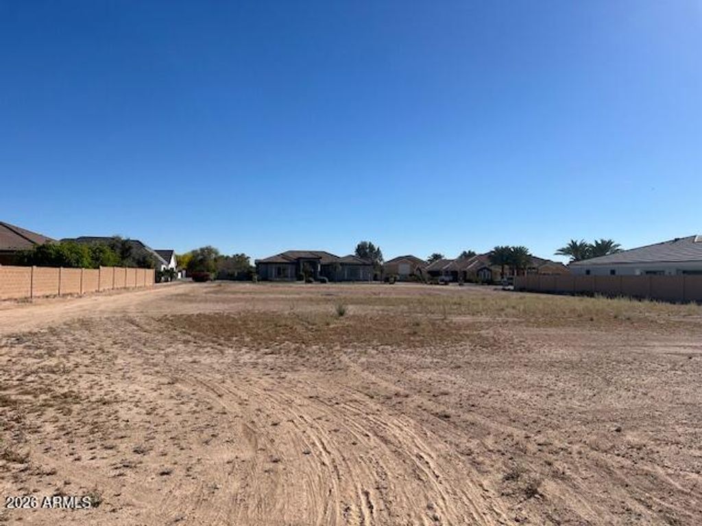 Image 3 of property listing at 16464 W MOHAVE Street 98, Goodyear, AZ 85338