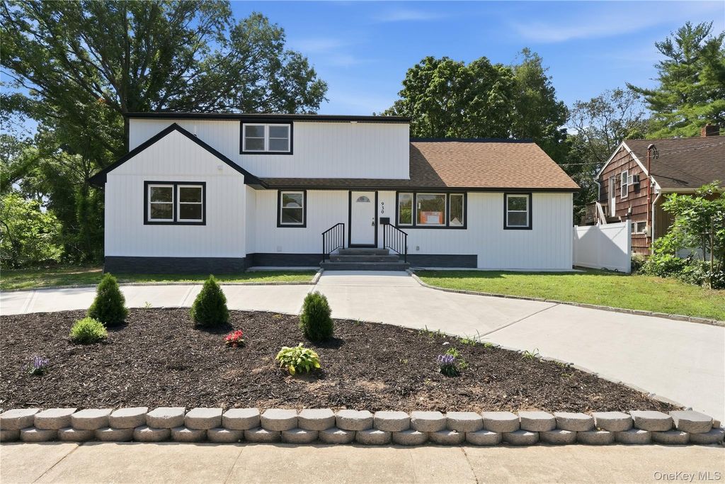 930 Park Drive, Wantagh, NY 11793