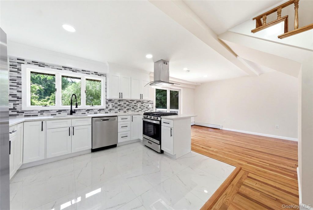 930 Park Drive, Wantagh, NY 11793 — photo 3