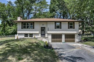 7502 Donal Avenue, Pleasant Valley, MO 64068
