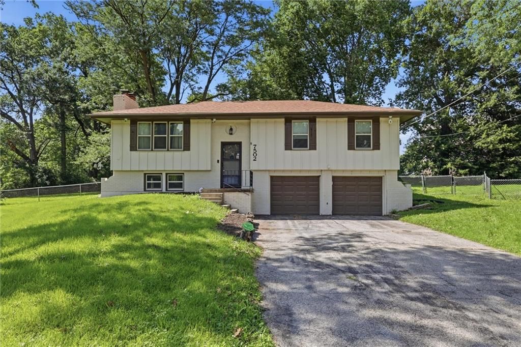 7502 Donal Avenue, Pleasant Valley, MO 64068