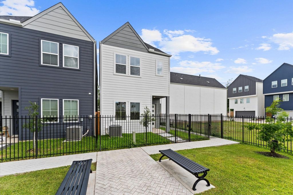 2213 Springwood Vista Lane, Houston, TX 77055