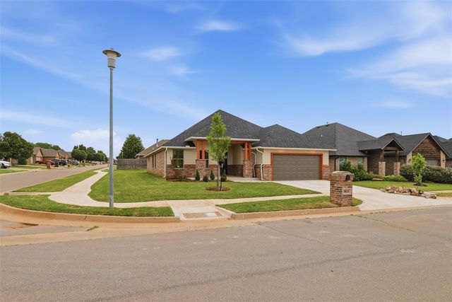 9033 NW 74th Street, Yukon, OK 73099