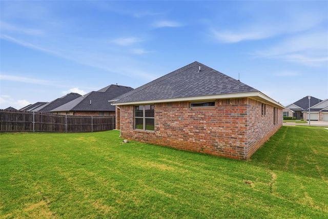 9033 NW 74th Street, Yukon, OK 73099