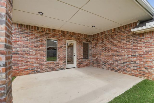 9033 NW 74th Street, Yukon, OK 73099