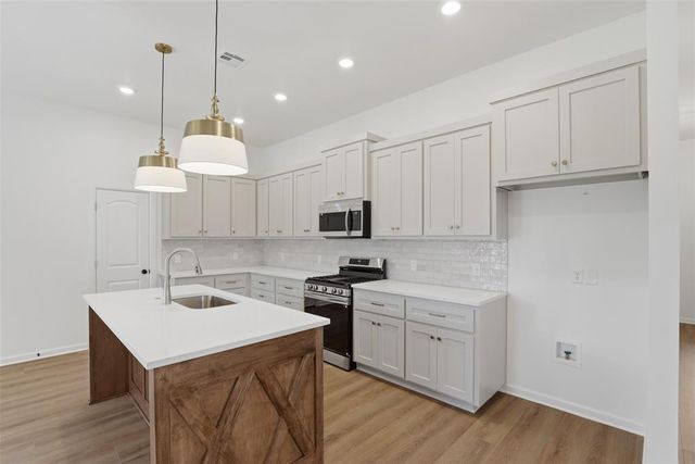 9033 NW 74th Street, Yukon, OK 73099