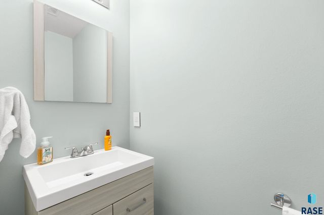 6500 E Steamboat Trl Trail, Sioux Falls, SD 57110