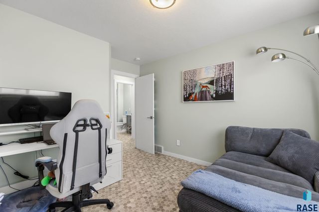 6500 E Steamboat Trl Trail, Sioux Falls, SD 57110