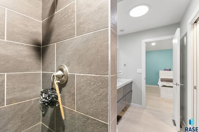 6500 E Steamboat Trl Trail, Sioux Falls, SD 57110