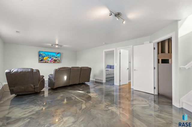 6500 E Steamboat Trl Trail, Sioux Falls, SD 57110