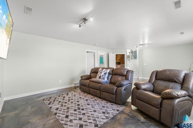 6500 E Steamboat Trl Trail, Sioux Falls, SD 57110