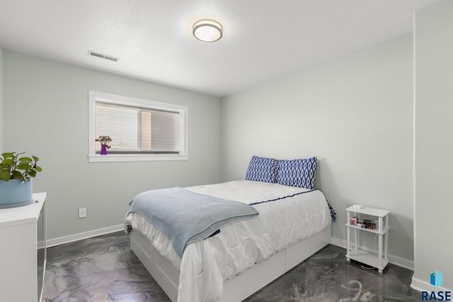 6500 E Steamboat Trl Trail, Sioux Falls, SD 57110