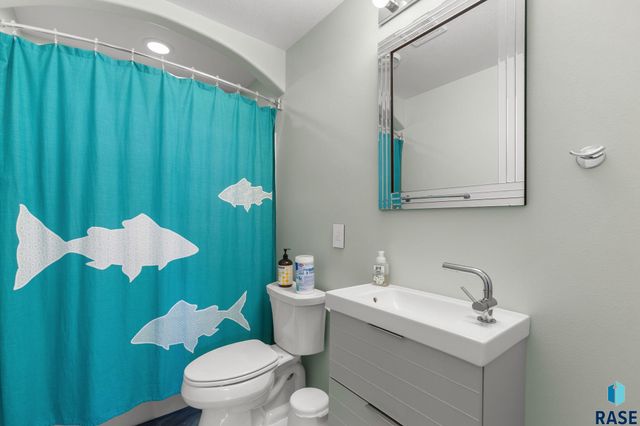 6500 E Steamboat Trl Trail, Sioux Falls, SD 57110