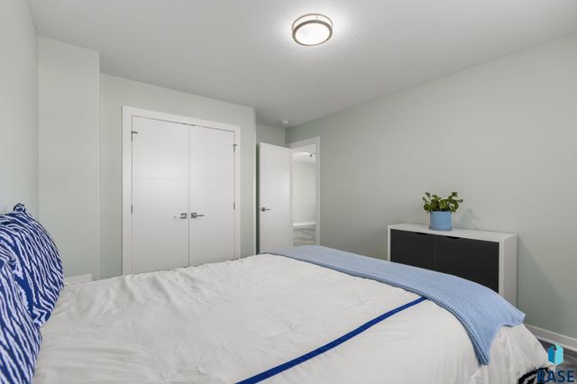 6500 E Steamboat Trl Trail, Sioux Falls, SD 57110