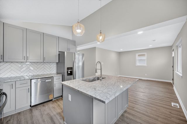 2343 E Grand Avenue, Des Moines, IA 50317