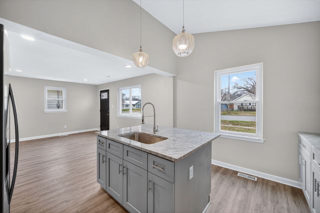 2343 E Grand Avenue, Des Moines, IA 50317