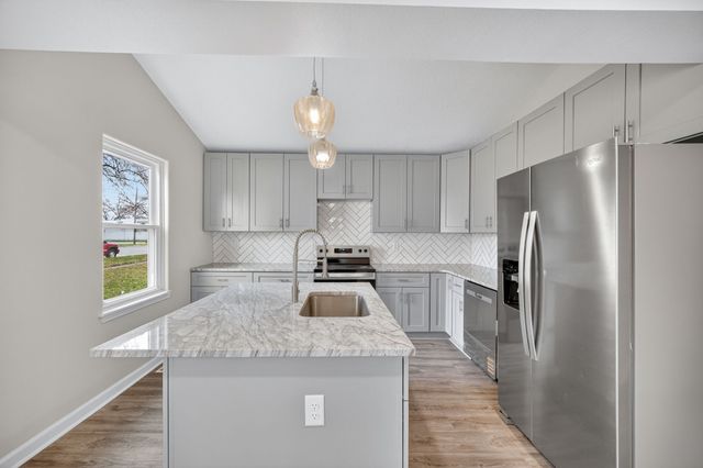 2343 E Grand Avenue, Des Moines, IA 50317