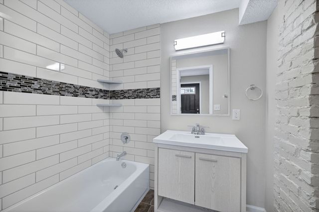 2343 E Grand Avenue, Des Moines, IA 50317