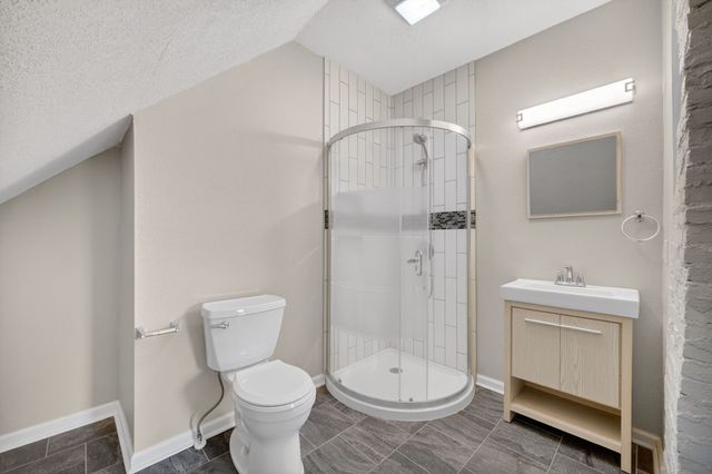 2343 E Grand Avenue, Des Moines, IA 50317