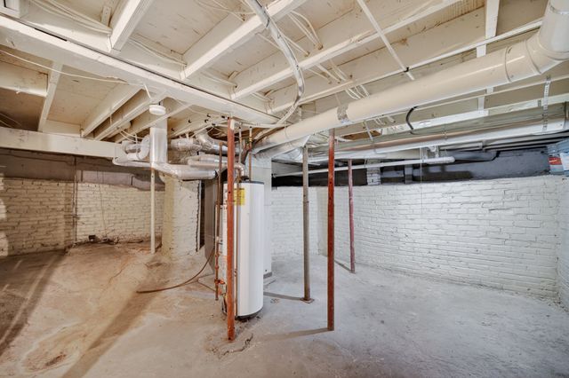 2343 E Grand Avenue, Des Moines, IA 50317