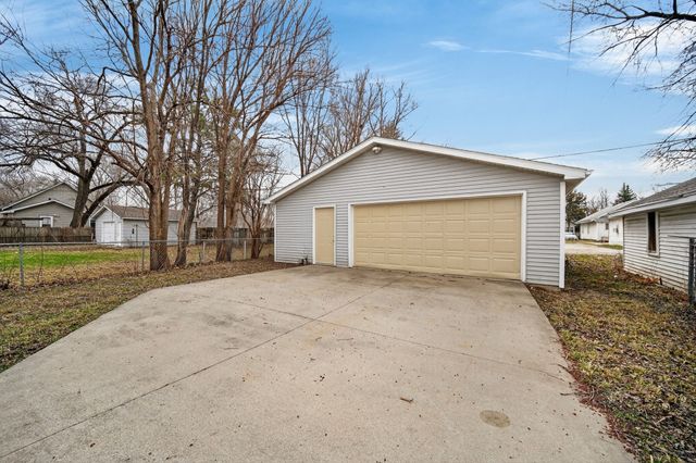2343 E Grand Avenue, Des Moines, IA 50317
