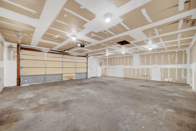 2343 E Grand Avenue, Des Moines, IA 50317