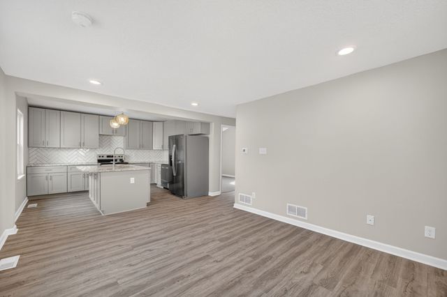 2343 E Grand Avenue, Des Moines, IA 50317