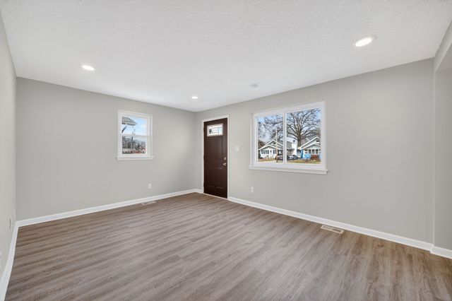 2343 E Grand Avenue, Des Moines, IA 50317