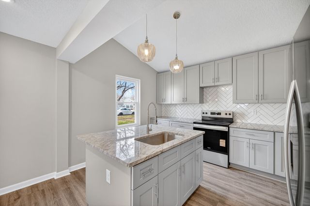 2343 E Grand Avenue, Des Moines, IA 50317