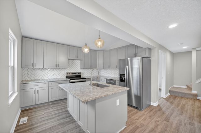 2343 E Grand Avenue, Des Moines, IA 50317