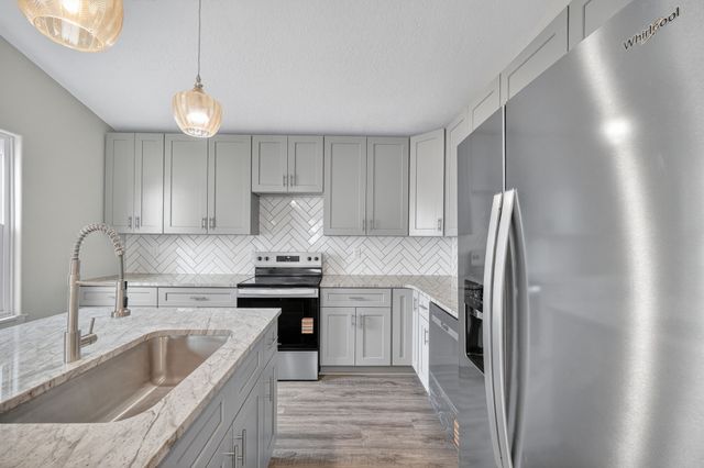 2343 E Grand Avenue, Des Moines, IA 50317