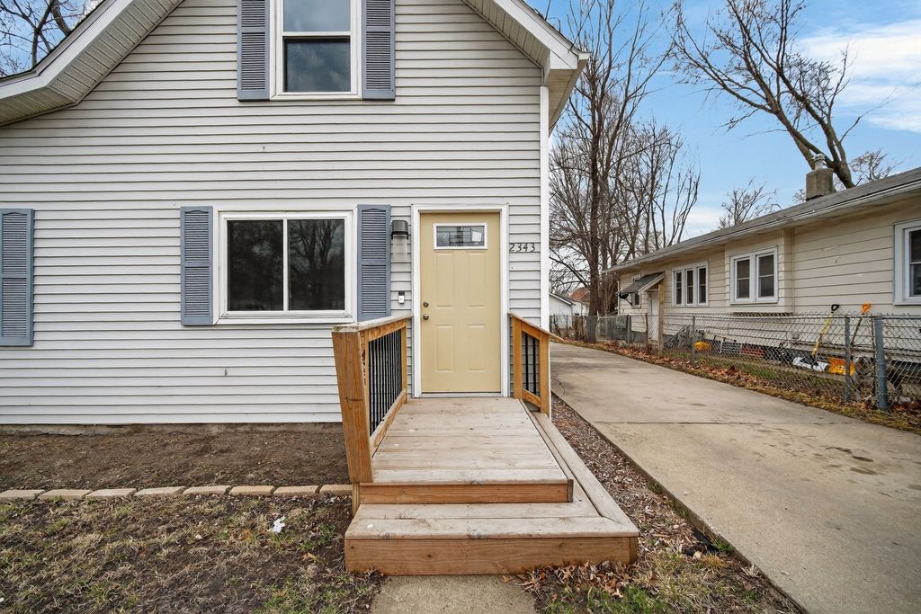 2343 E Grand Avenue, Des Moines, IA 50317