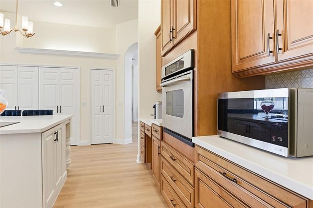 9 LONDON DR, Palm Coast, FL 32137