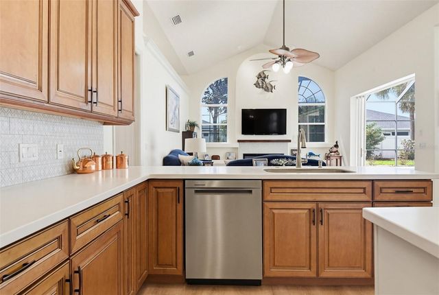 9 LONDON DR, Palm Coast, FL 32137