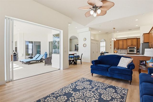 9 LONDON DR, Palm Coast, FL 32137