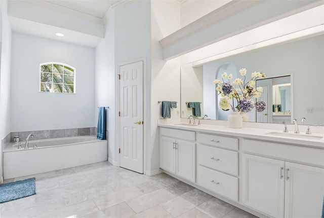 9 LONDON DR, Palm Coast, FL 32137