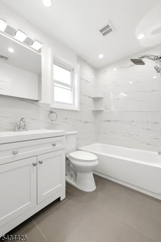 145 Tappan St, Kearny Town, NJ 07032