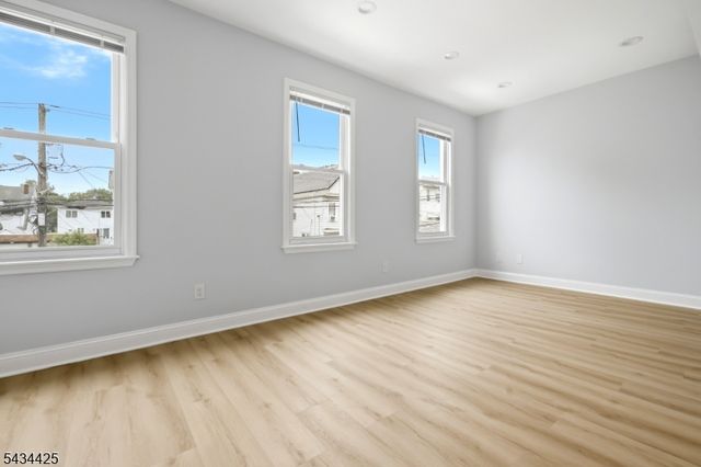 145 Tappan St, Kearny Town, NJ 07032