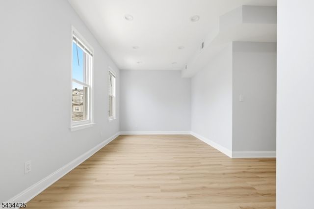 145 Tappan St, Kearny Town, NJ 07032