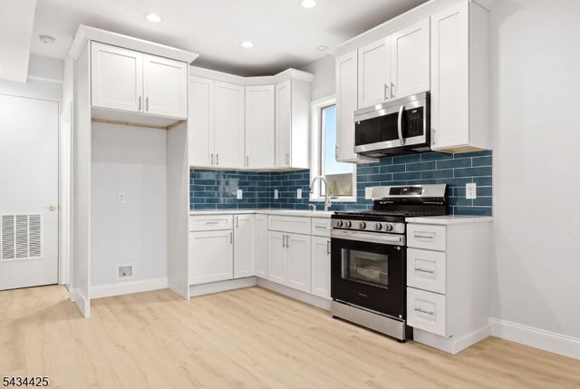 145 Tappan St, Kearny Town, NJ 07032