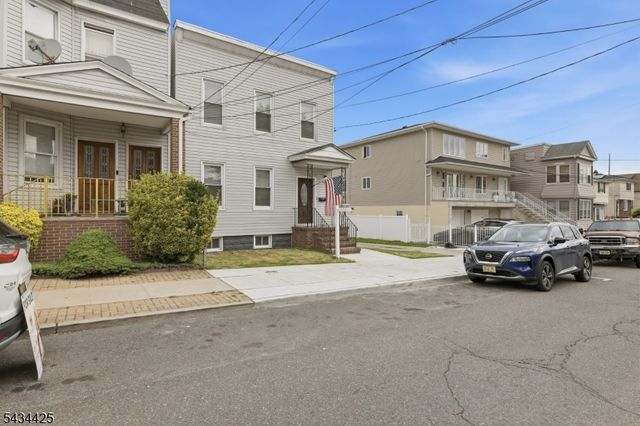 145 Tappan St, Kearny Town, NJ 07032