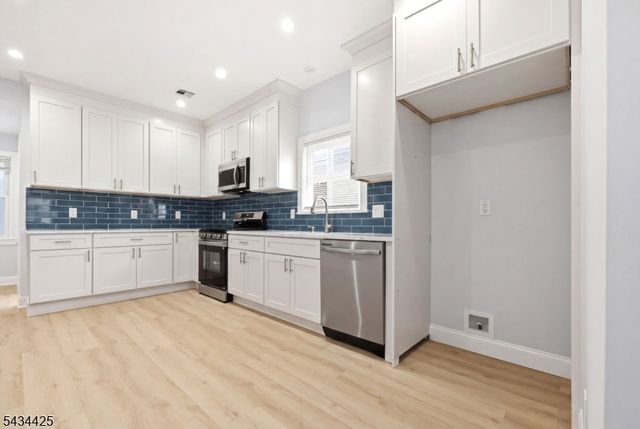 145 Tappan St, Kearny Town, NJ 07032