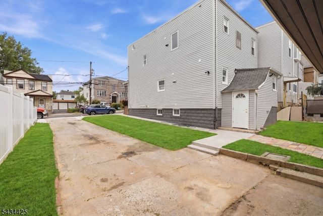 145 Tappan St, Kearny Town, NJ 07032
