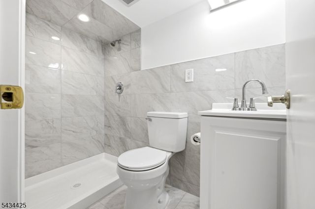 145 Tappan St, Kearny Town, NJ 07032