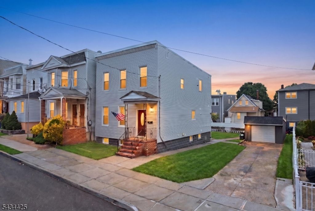 145 Tappan St, Kearny Town, NJ 07032