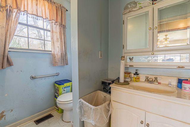 221 Forest Hills Drive, Charleston, TN 37310