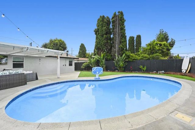 3516 Las Vegas Drive, Oceanside, CA 92054