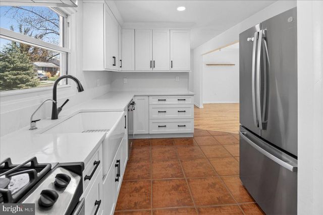 21 ALLWOOD DR, Lawrence, NJ 08648