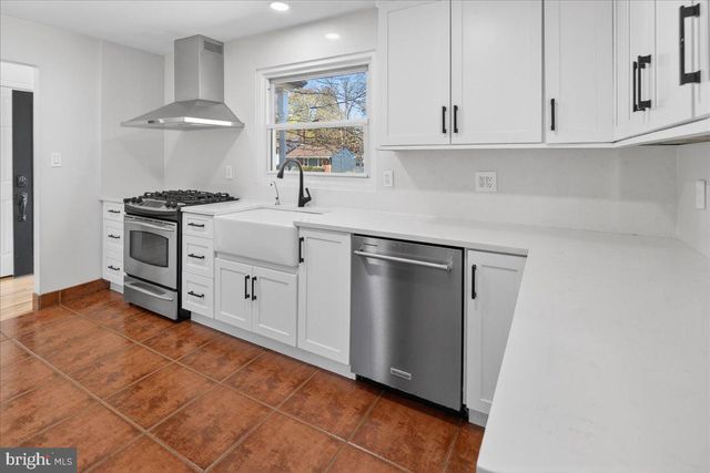 21 ALLWOOD DR, Lawrence, NJ 08648